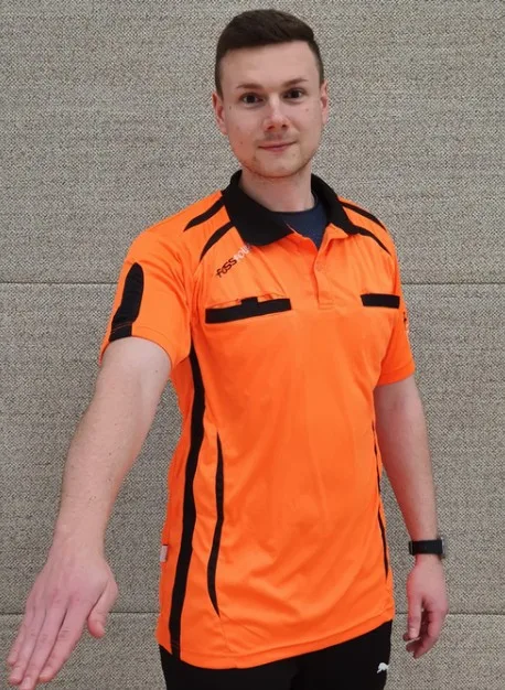 Schiedsrichterzeichen Betreten des Torraums